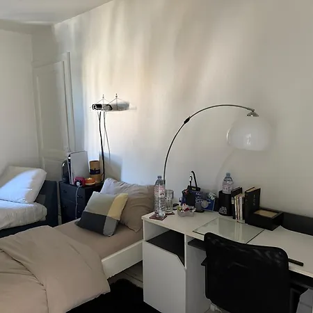 Privée Cosy à 30s De La Gare De Maison d'hôtes