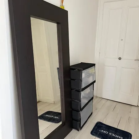 Maison d'hôtes Privée Cosy à 30s De La Gare De Renens